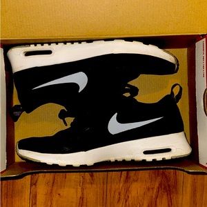 Nike Airmax Thea shoes, women’s size 7. Not into them anymore, stopped wearing